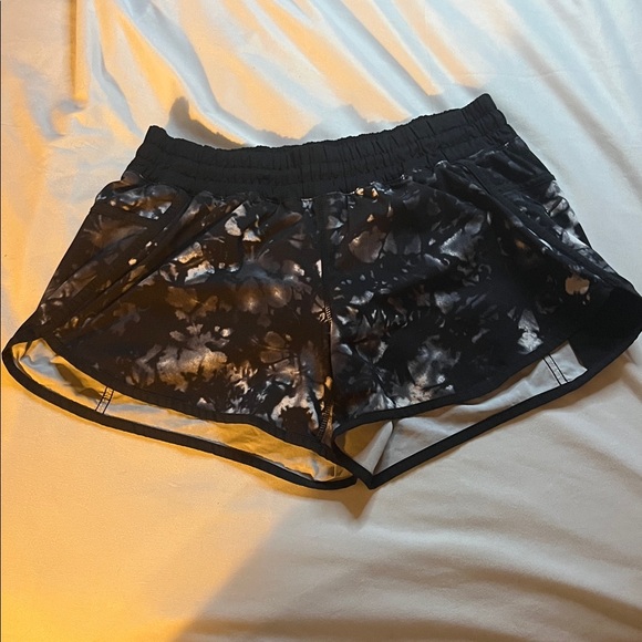 Lululemon Tracker Shorts - Picture 1 of 12